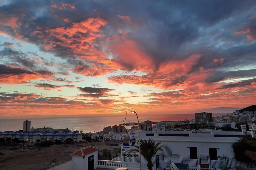 Holiday Apartments Oasis Los Cristianos  Extérieur photo